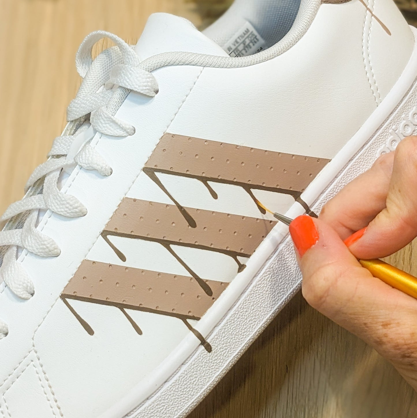 Baskets en cuir Graffitis pour homme avec motifs peints à la main.